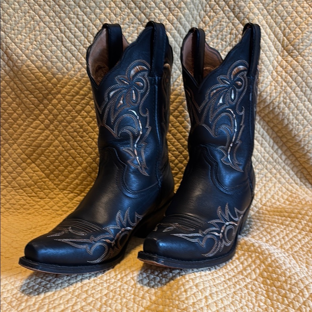 Women Black Western Cowboy Boots with Embroidered Design